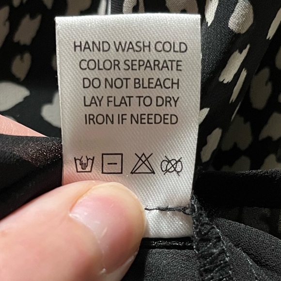 Boutique Ruffle and Dots Black Sheer Flowing Blouse Size L - Picture 15 of 16